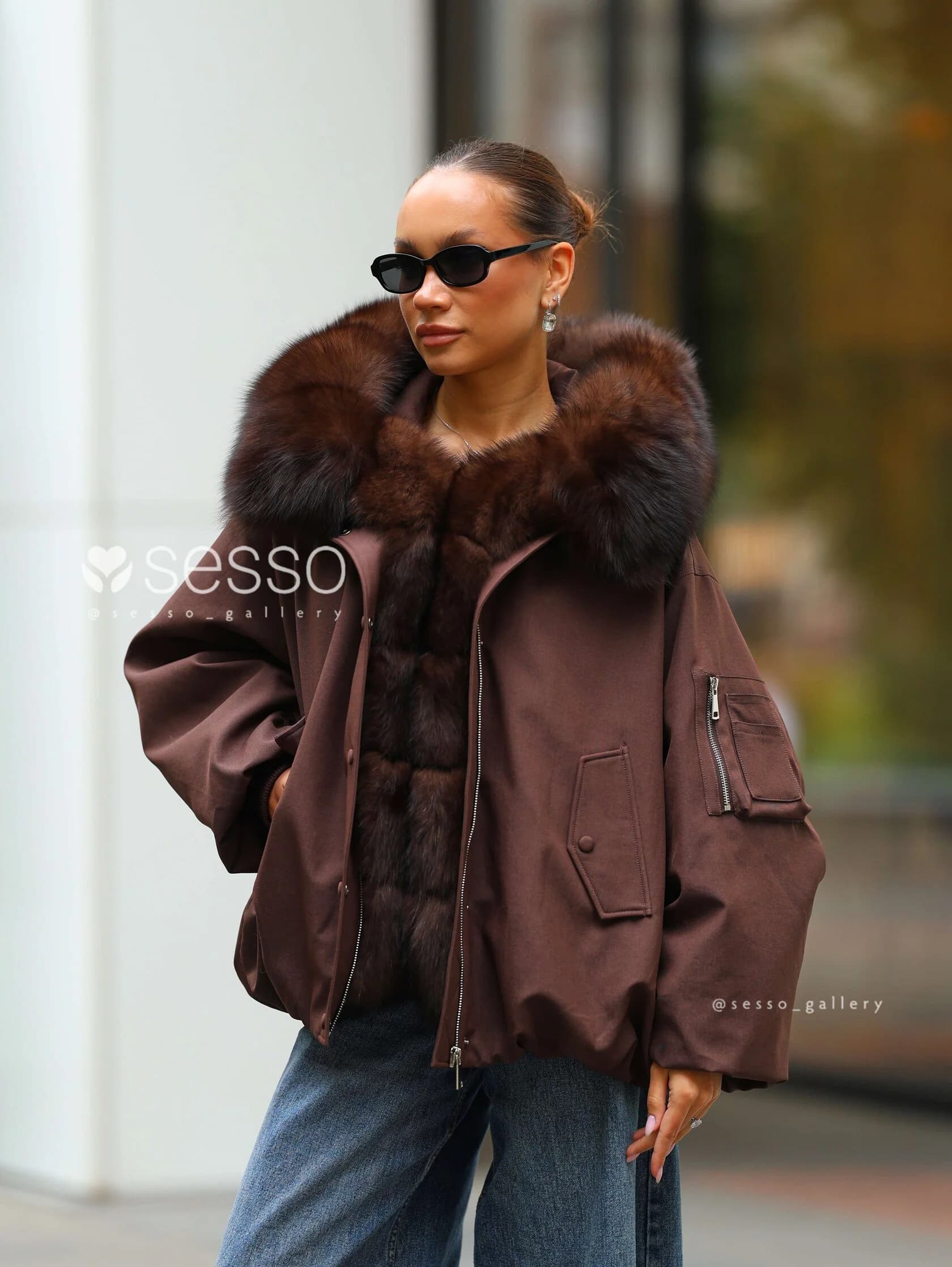 Пуховая куртка утепленная с мехом песца Caroline в цвете шоколад - фото 9