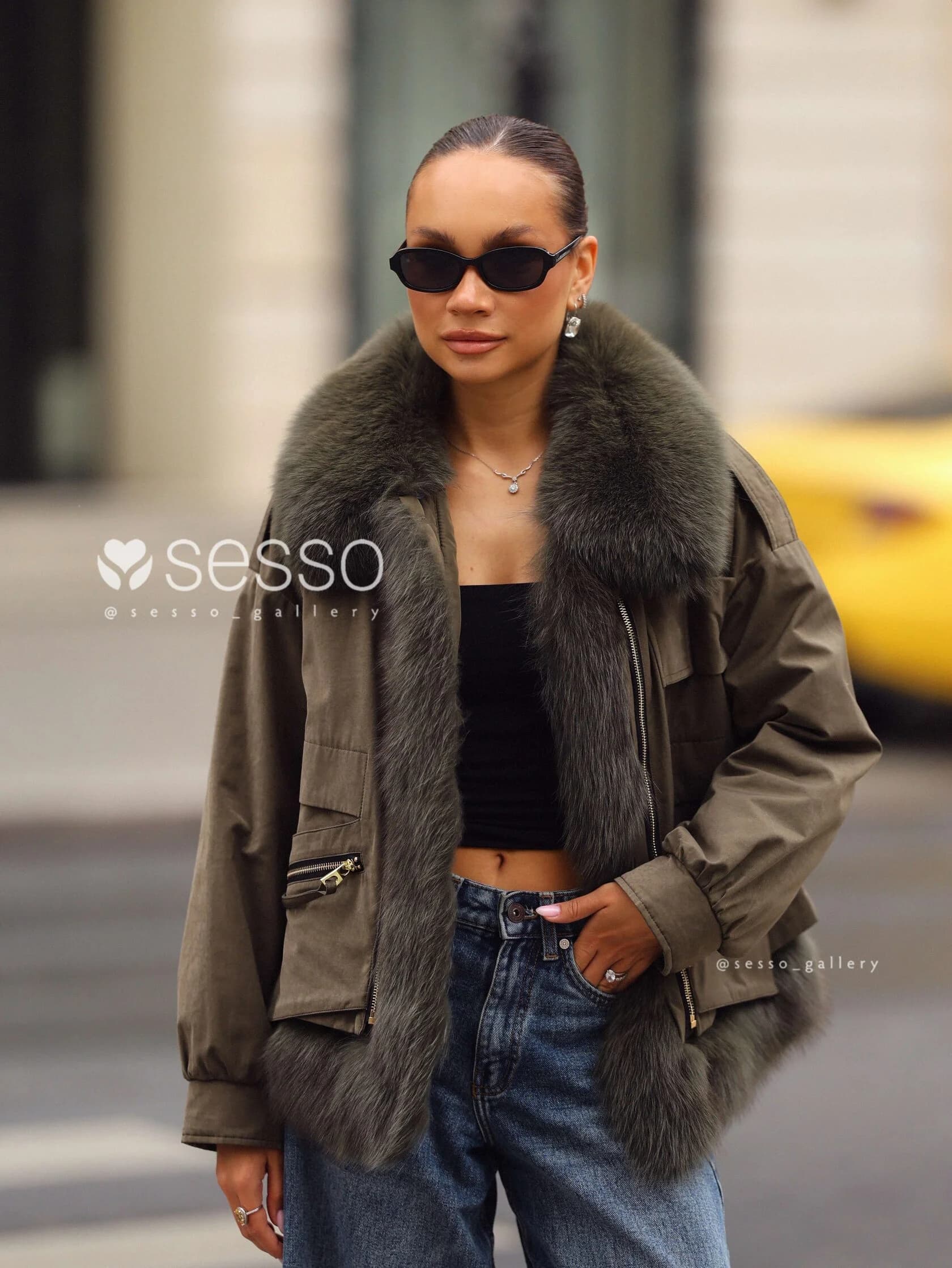 Парка бомбер Lizzie в цвете хаки с мехом финского песца