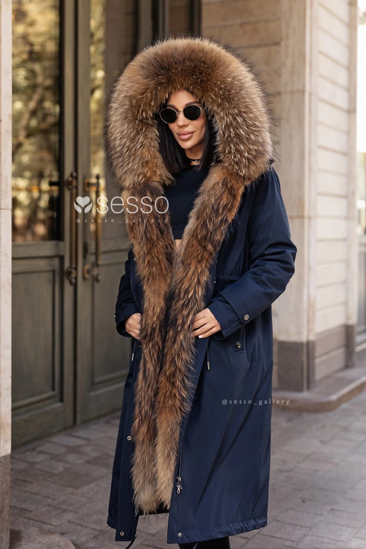 Парка Paris c мехом енота в черничном цвете