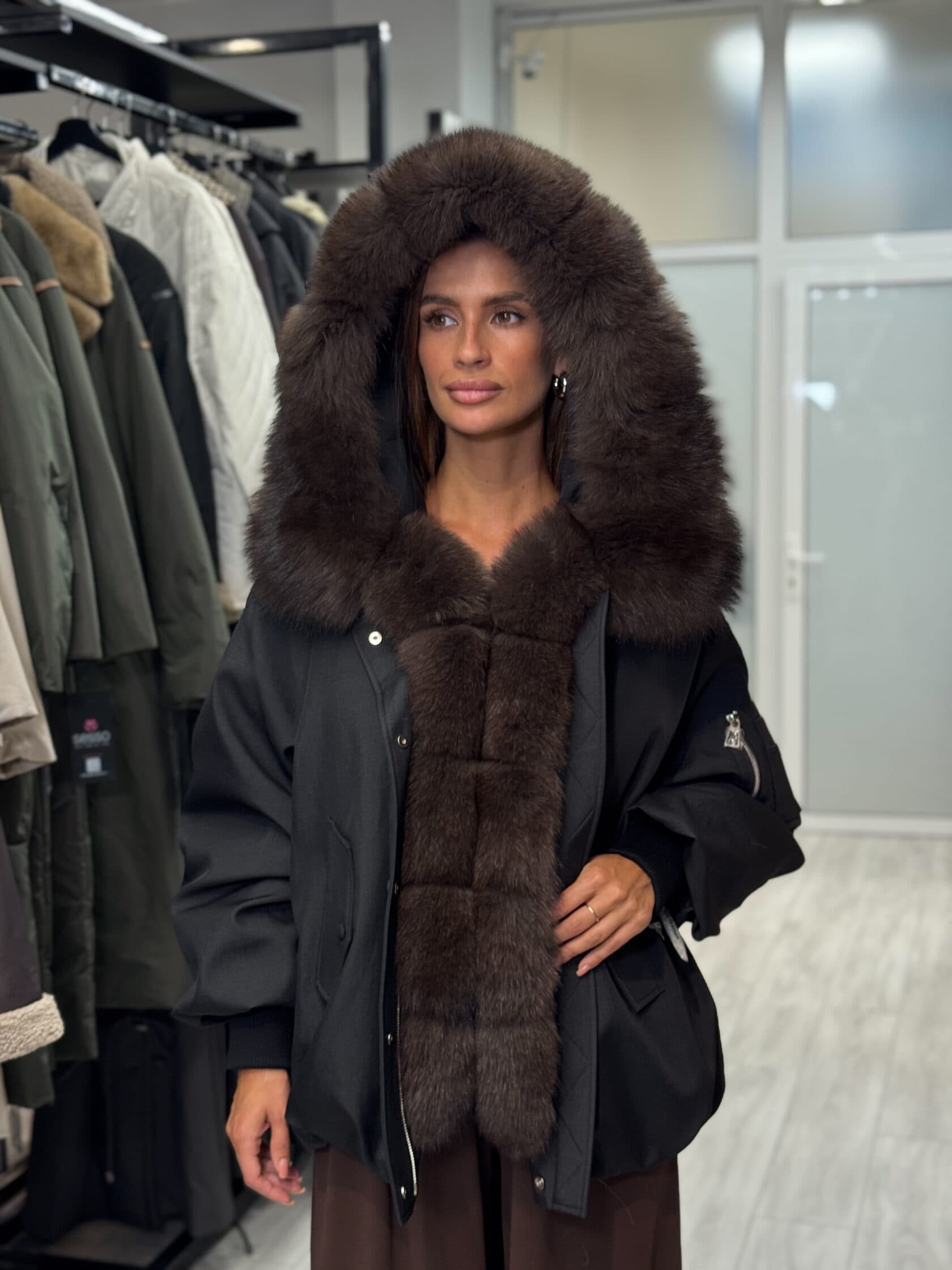 Пуховая куртка утепленная с мехом финского песца под соболя Caroline в черном цвете