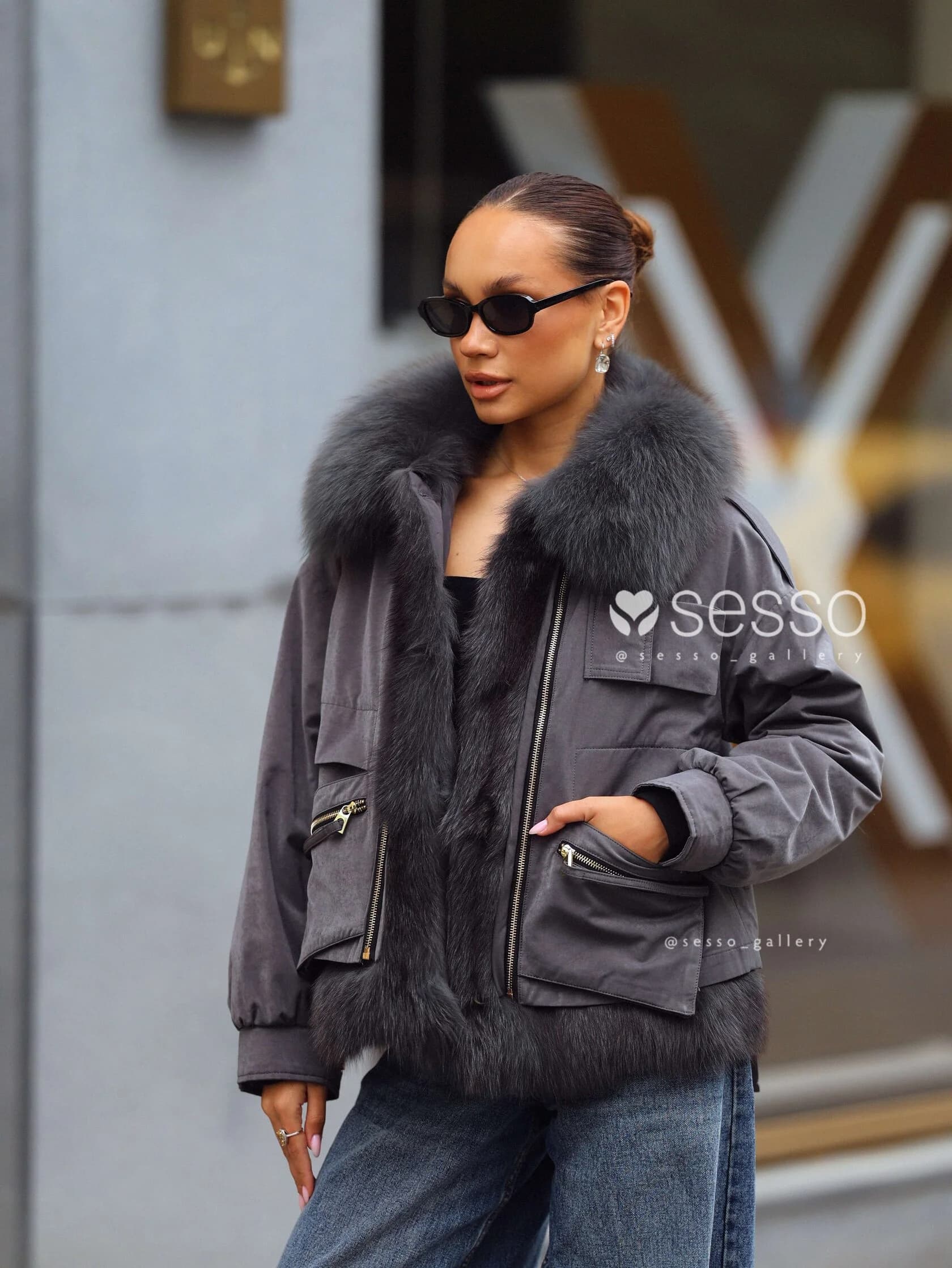 Парка бомбер Lizzie в серо-голубом цвете с мехом финского песца