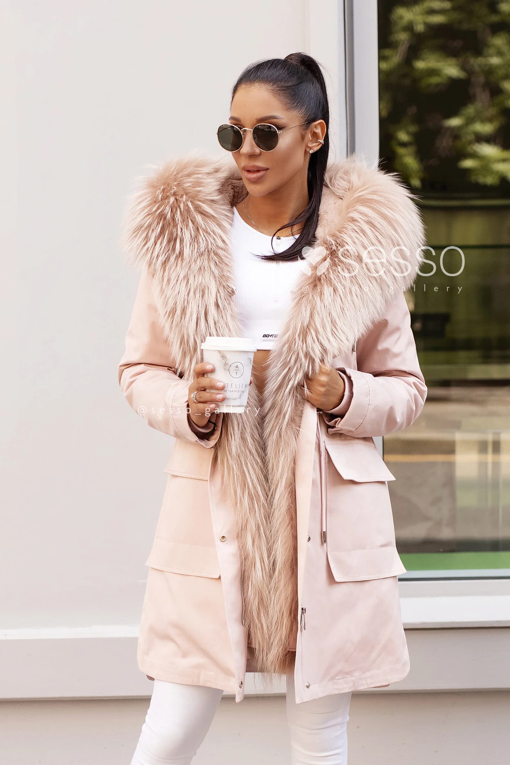 Парка Polly в оттенке пудра с мехом енота